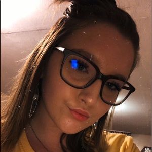 Meet your Posher, Abby